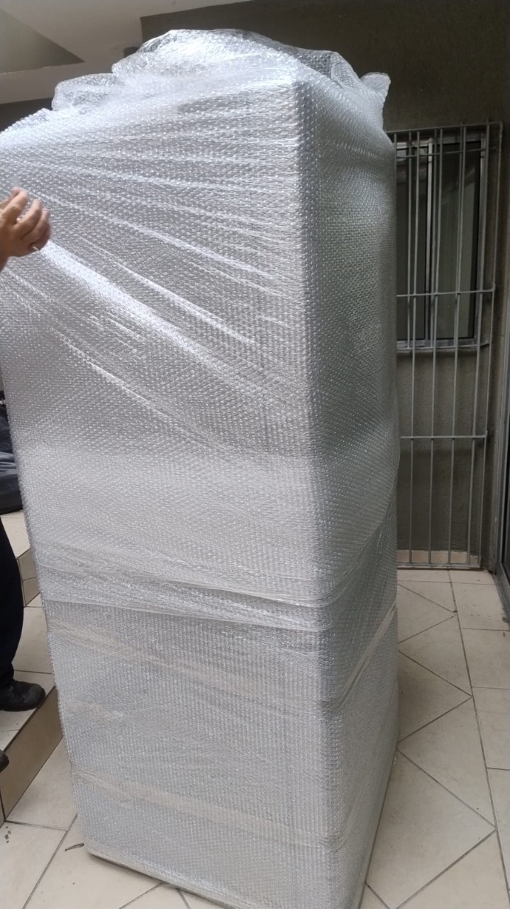 Eletrodomésticos embalados com plástico bolha